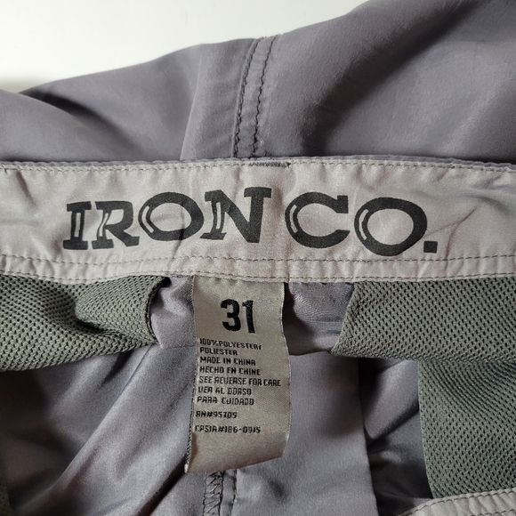 Iron CO men's Cargo shorts size 31 very light weight one small spot - Picture 7 of 10